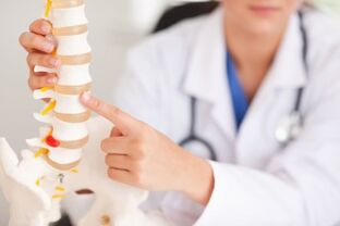causas de dores nas costas na região lombar
